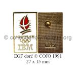 12 02 Club Coubertin Ibm logo vertical doré 27 x 15 mm, au dos © COJO 1991 émail grand feu