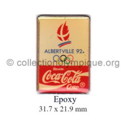 29_10 TOP club Coca-Cola pin vertical logo 31.7 x 21.9 mm epoxy