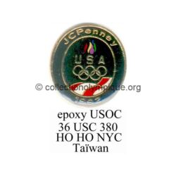 85 09 pin's partenaires équipes étrangères USA JC Penney magasins époxy signé USOC 36 USC 380 HO HO NYC Taïwan