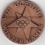 1960 Squaw Valley médaille olympique de participant recto, bronze - athlètes et officiels - 50 mm - fabrication par Herff Jones Co (Indianapolis, Indiana, USA)