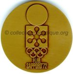 1972 Sapporo médaille olympique de participant recto, bronze - athlètes et officiels - 60 mm - 10000 ex. - designer Shigeo Fukuda