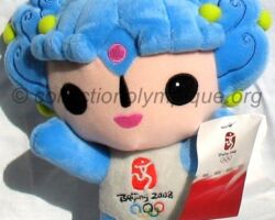 mascotte olympique, Beibei le poisson, peluche hauteur 24 cm. Les Fuwa (petits copains) représentent les couleurs des anneaux olympiques et symbolisent les 5 éléments, la mer, la forêt, le feu, la terre et le ciel. 4 s'identifient à un animal populaire en Chine: Beibei le poisson, Jingjing le panda, Yingying l'antilope tibétaine et Nini l'hirondelle, le 5ème, Huanhuan, est la flamme olympique.